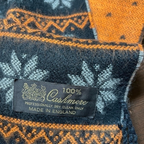 Made in England 100% Cashmere Scarf - Picture 6 of 6